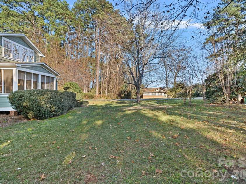 21307 Island Forest Drive, Cornelius, NC 28031.  MLS# CAR4325420, YatesRealty ID 14998. 