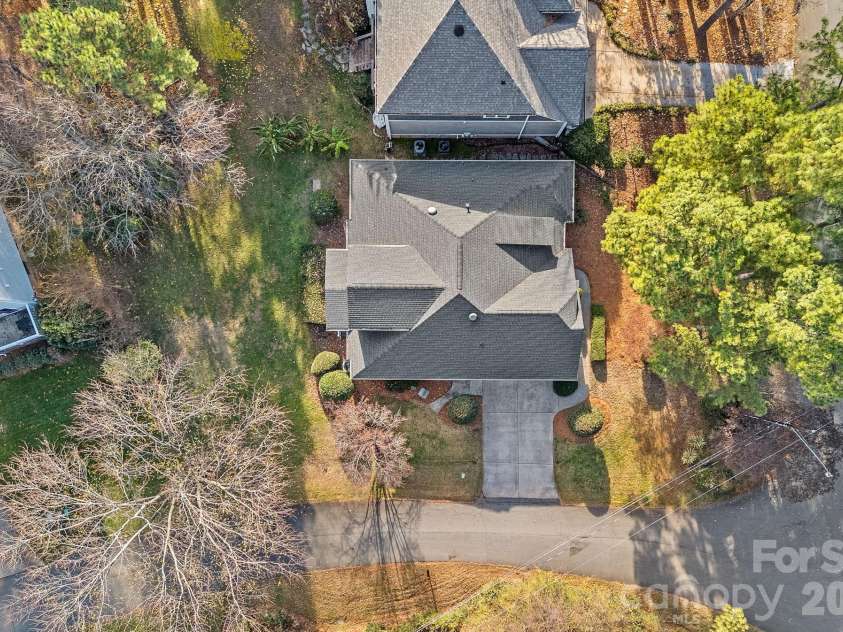 21307 Island Forest Drive, Cornelius, NC 28031.  MLS# CAR4325420, YatesRealty ID 14998. 