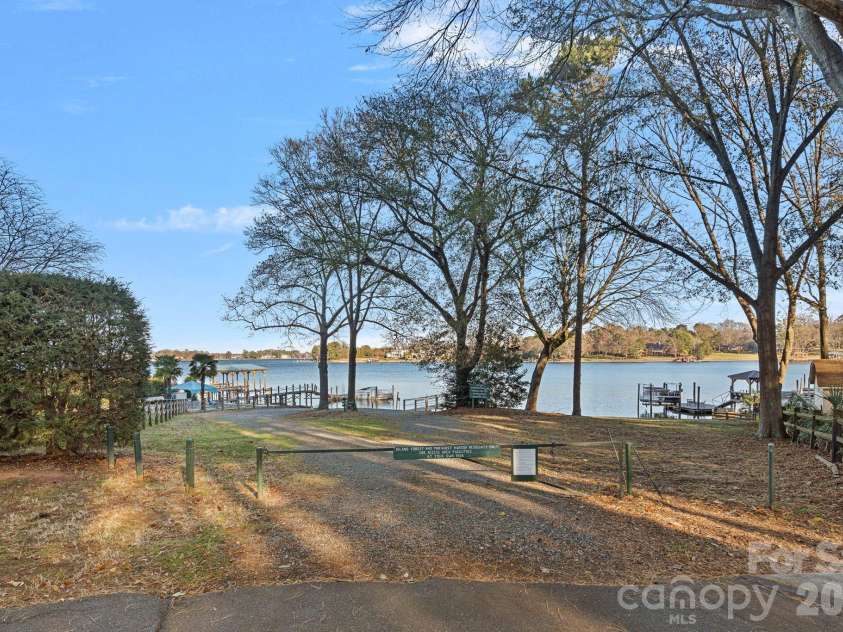 21307 Island Forest Drive, Cornelius, NC 28031.  MLS# CAR4325420, YatesRealty ID 14998. 