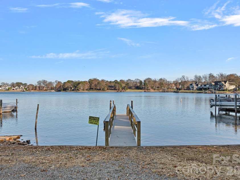 21307 Island Forest Drive, Cornelius, NC 28031.  MLS# CAR4325420, YatesRealty ID 14998. 