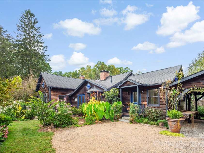 528 Padgettown Road, Black Mountain, NC 28711.  MLS# CAR4261507, YatesRealty ID 14998. 