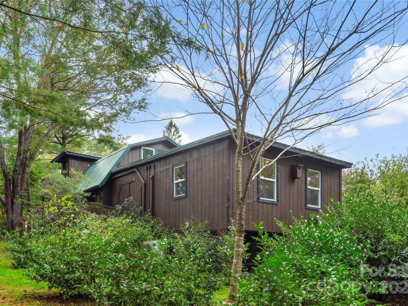 528 Padgettown Road, Black Mountain, NC 28711.  MLS# CAR4261507, YatesRealty ID 14998. 