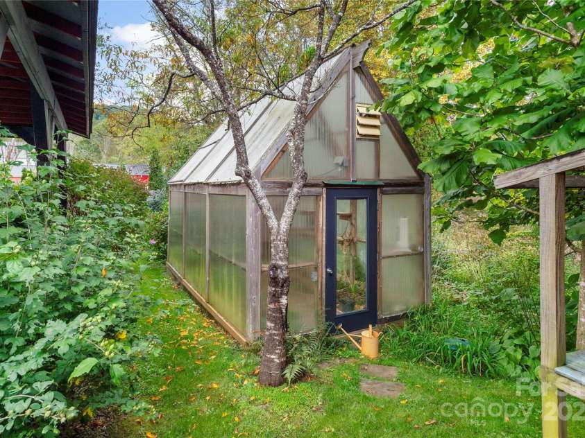 528 Padgettown Road, Black Mountain, NC 28711.  MLS# CAR4261507, YatesRealty ID 14998. 