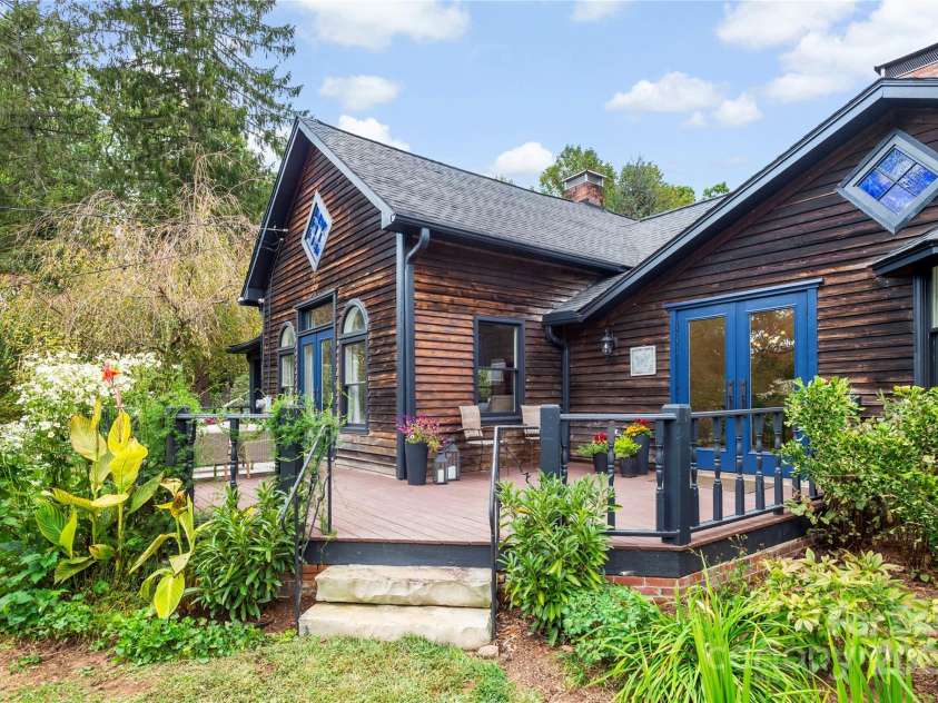 528 Padgettown Road, Black Mountain, NC 28711.  MLS# CAR4261507, YatesRealty ID 14998. 