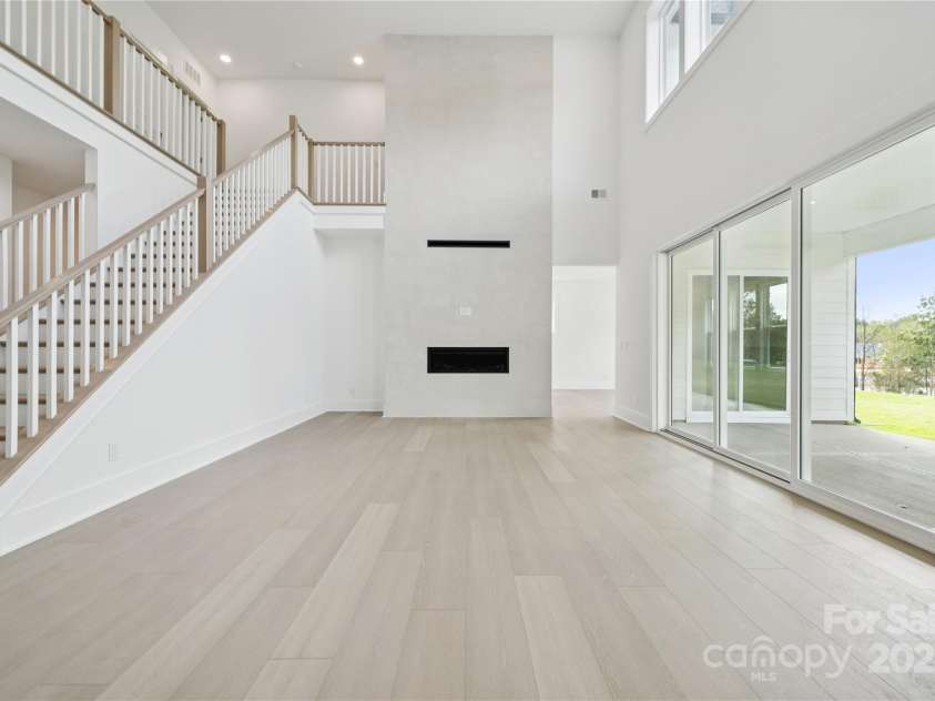 5104 Mint Harbor Way, Charlotte, NC 28269.  MLS# CAR4326029, YatesRealty ID 1500. Soaring two story great room and fireplace