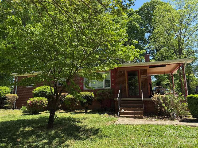 6410 Rockwell Boulevard, Charlotte, NC 28269.  MLS# CAR4373668, YatesRealty ID 15001. 