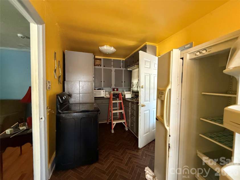 6410 Rockwell Boulevard, Charlotte, NC 28269.  MLS# CAR4373668, YatesRealty ID 15001. 