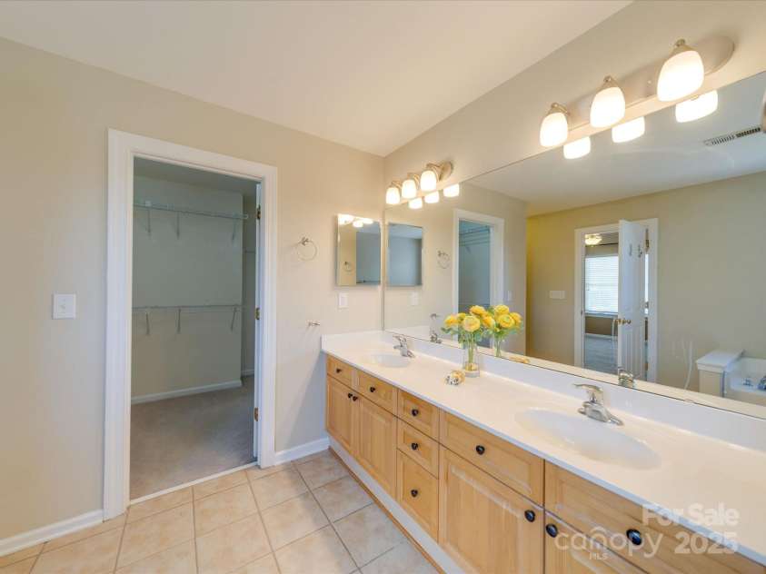 9684 Ravenscroft Lane, Concord, NC 28027.  MLS# CAR4230597, YatesRealty ID 15001. Primary Bath