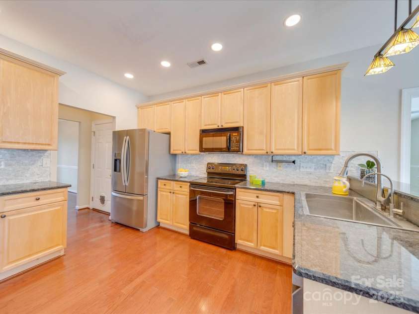 9684 Ravenscroft Lane, Concord, NC 28027.  MLS# CAR4230597, YatesRealty ID 15001. Updated Kitchen