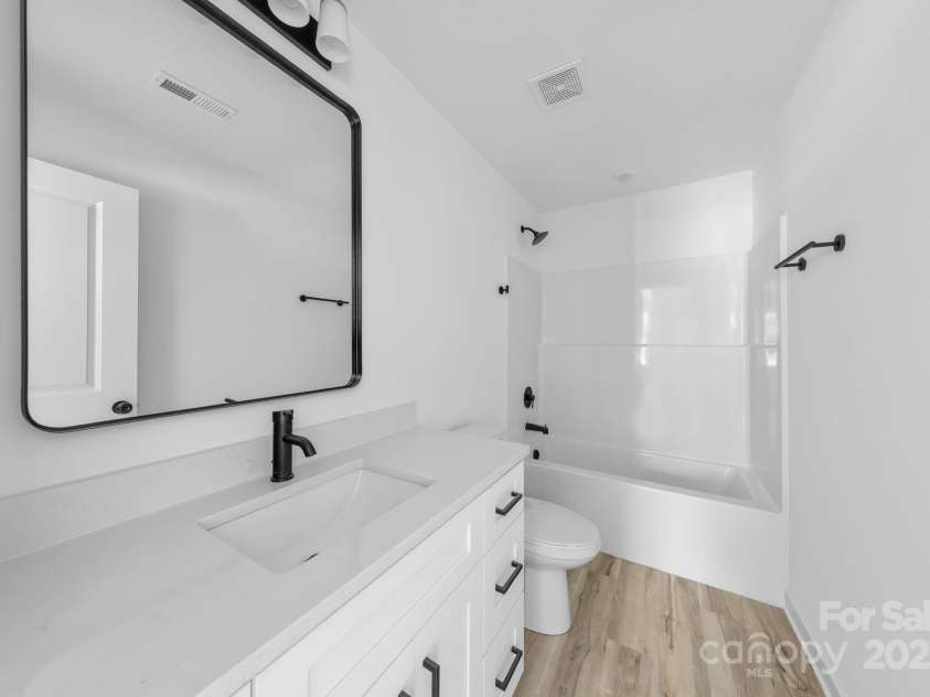 1611 Carlton Avenue, Kannapolis, NC 28083.  MLS# CAR4234812, YatesRealty ID 15002. Bathroom #2