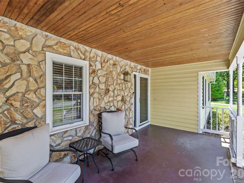 412 Scotland Drive, Kings Mountain, NC 28086.  MLS# CAR4370678, YatesRealty ID 15003. 