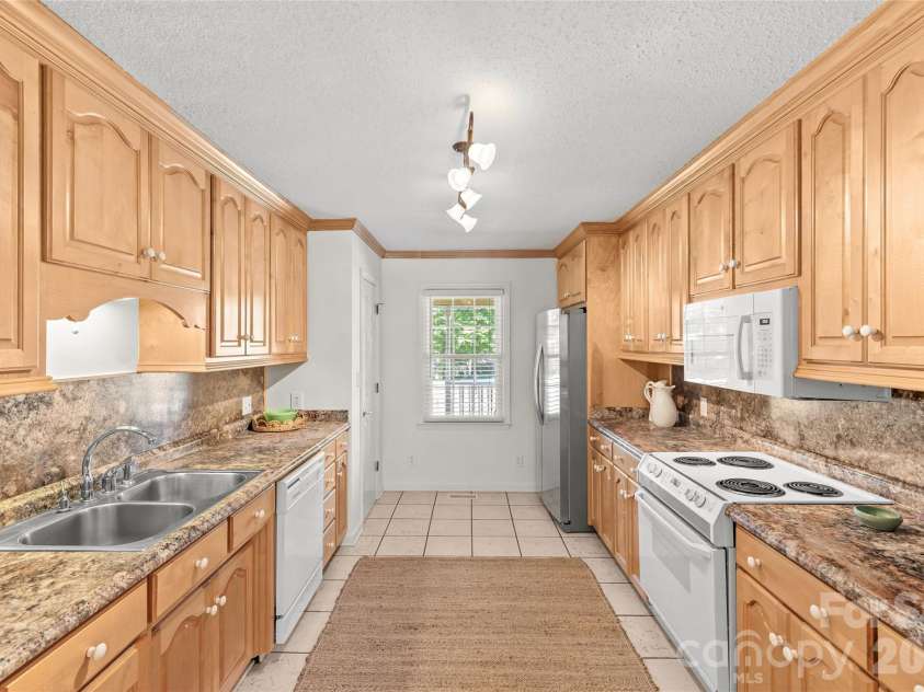 412 Scotland Drive, Kings Mountain, NC 28086.  MLS# CAR4370678, YatesRealty ID 15003. 
