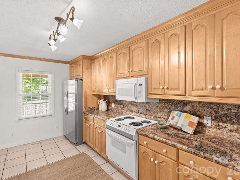 412 Scotland Drive, Kings Mountain, NC 28086.  MLS# CAR4370678, YatesRealty ID 15003. 