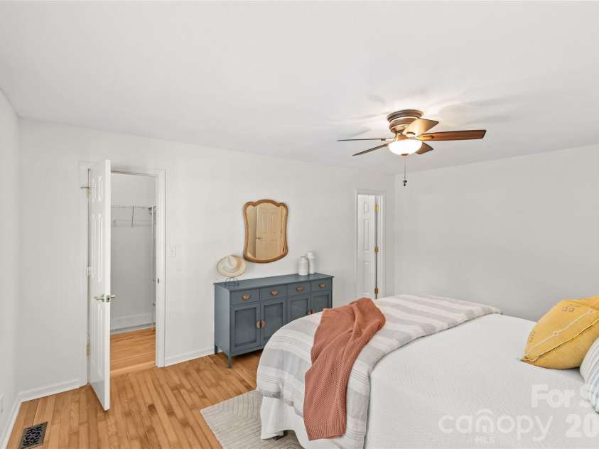 412 Scotland Drive, Kings Mountain, NC 28086.  MLS# CAR4370678, YatesRealty ID 15003. 