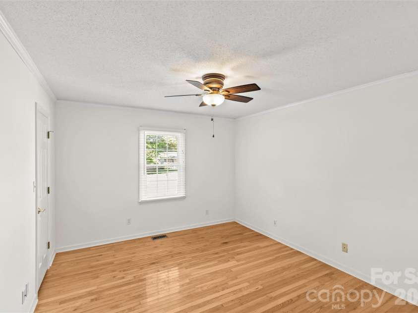 412 Scotland Drive, Kings Mountain, NC 28086.  MLS# CAR4370678, YatesRealty ID 15003. 