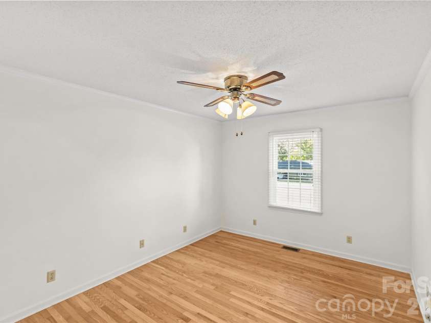 412 Scotland Drive, Kings Mountain, NC 28086.  MLS# CAR4370678, YatesRealty ID 15003. 