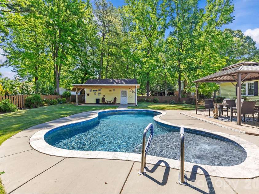 412 Scotland Drive, Kings Mountain, NC 28086.  MLS# CAR4370678, YatesRealty ID 15003. 