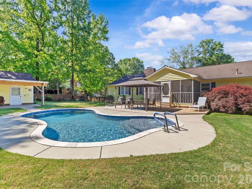 412 Scotland Drive, Kings Mountain, NC 28086.  MLS# CAR4370678, YatesRealty ID 15003. 