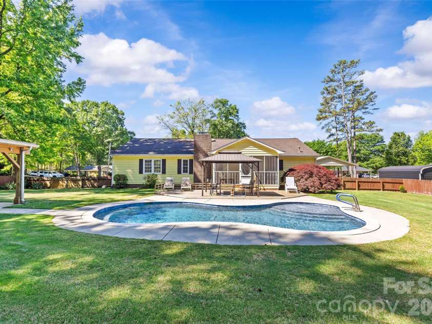 412 Scotland Drive, Kings Mountain, NC 28086.  MLS# CAR4370678, YatesRealty ID 15003. 