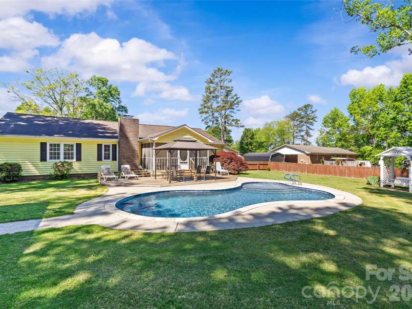 412 Scotland Drive, Kings Mountain, NC 28086.  MLS# CAR4370678, YatesRealty ID 15003. 