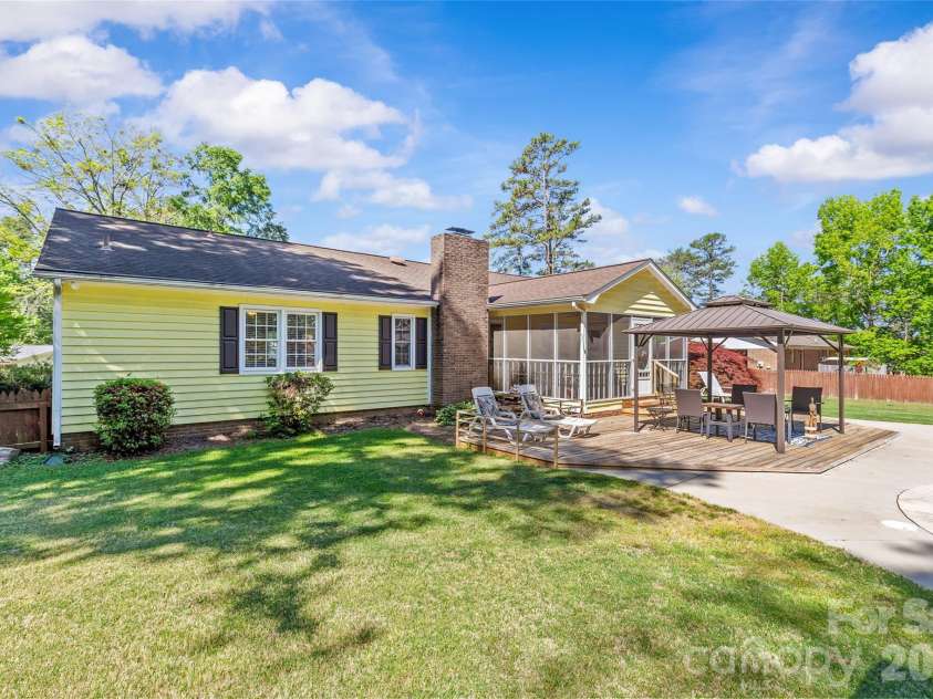 412 Scotland Drive, Kings Mountain, NC 28086.  MLS# CAR4370678, YatesRealty ID 15003. 