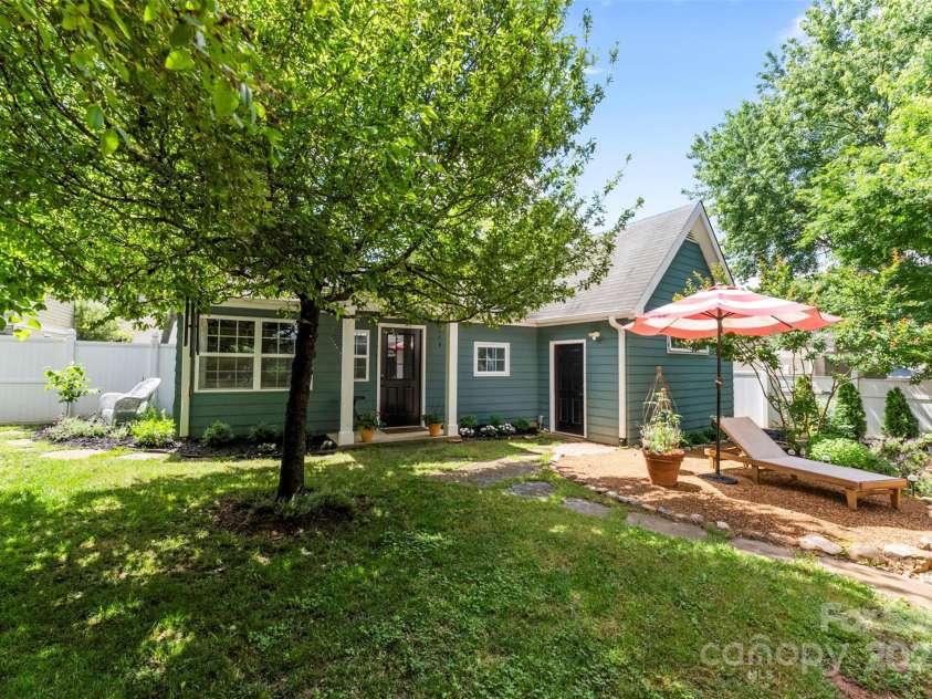 314 Center Drive, Davidson, NC 28036.  MLS# CAR4260518, YatesRealty ID 15004. 