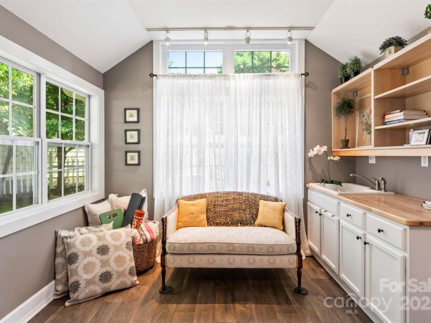 314 Center Drive, Davidson, NC 28036.  MLS# CAR4260518, YatesRealty ID 15004. Beautiful Studio