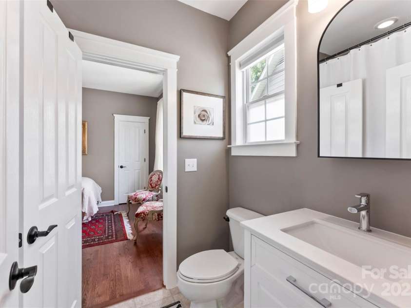 314 Center Drive, Davidson, NC 28036.  MLS# CAR4260518, YatesRealty ID 15004. Jack & Jill Bathroom