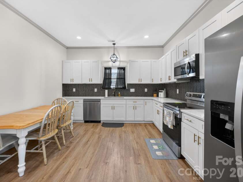 723 Dale Earnhardt Boulevard, Kannapolis, NC 28081.  MLS# CAR4350346, YatesRealty ID 15004. Eat In Kitchen 