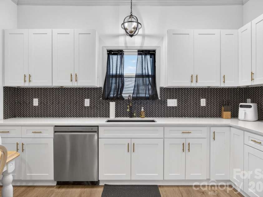 723 Dale Earnhardt Boulevard, Kannapolis, NC 28081.  MLS# CAR4350346, YatesRealty ID 15004. Kitchen 