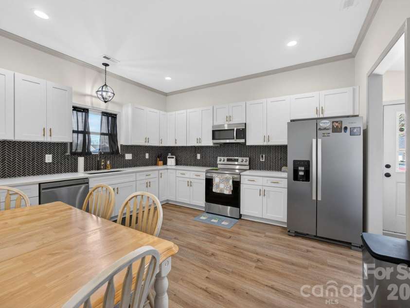 723 Dale Earnhardt Boulevard, Kannapolis, NC 28081.  MLS# CAR4350346, YatesRealty ID 15004. Kitchen 