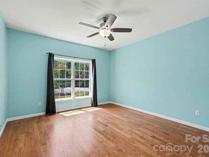 826 Deer Path Place, Mooresville, NC 28115.  MLS# CAR4284866, YatesRealty ID 15007. Bed 2 Main Floor