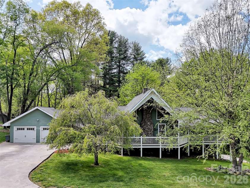 129 Hooper Haven Drive, Waynesville, NC 28786.  MLS# CAR4374067, YatesRealty ID 15008. 
