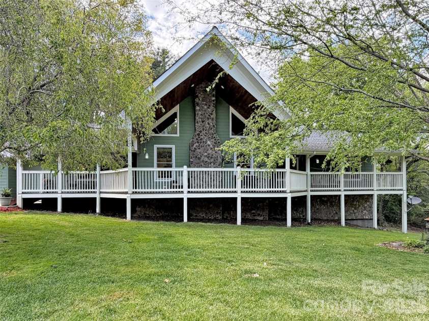 129 Hooper Haven Drive, Waynesville, NC 28786.  MLS# CAR4374067, YatesRealty ID 15008. 
