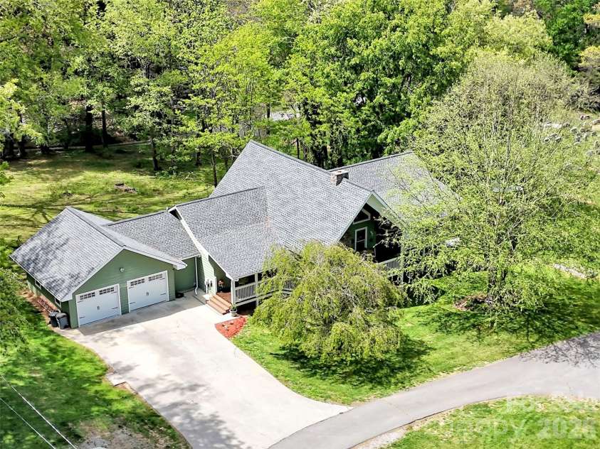 129 Hooper Haven Drive, Waynesville, NC 28786.  MLS# CAR4374067, YatesRealty ID 15008. 