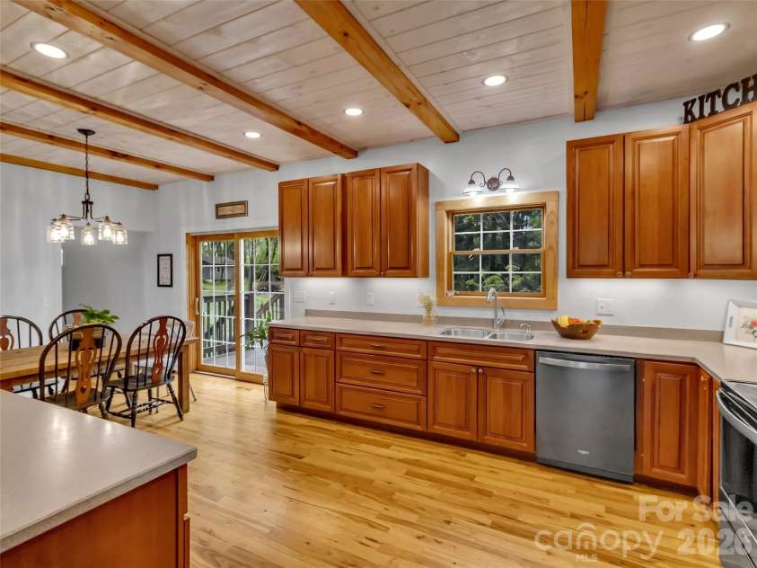 129 Hooper Haven Drive, Waynesville, NC 28786.  MLS# CAR4374067, YatesRealty ID 15008. 