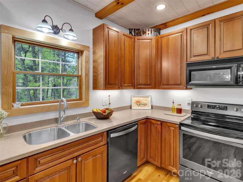 129 Hooper Haven Drive, Waynesville, NC 28786.  MLS# CAR4374067, YatesRealty ID 15008. 