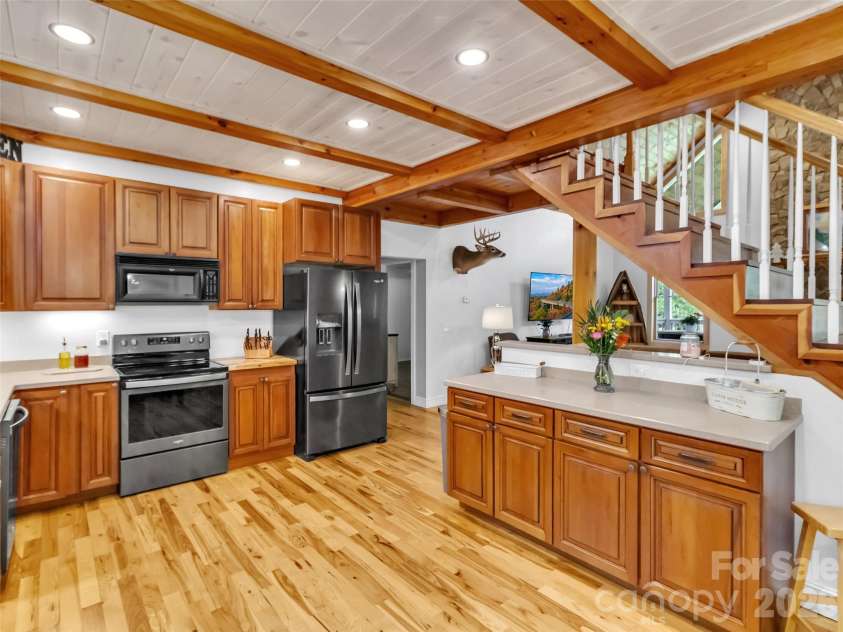 129 Hooper Haven Drive, Waynesville, NC 28786.  MLS# CAR4374067, YatesRealty ID 15008. 