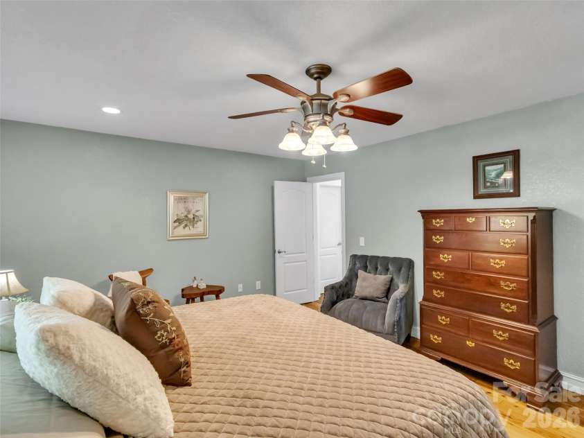 129 Hooper Haven Drive, Waynesville, NC 28786.  MLS# CAR4374067, YatesRealty ID 15008. 