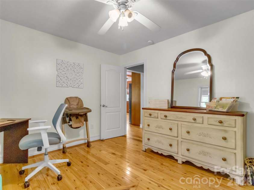 129 Hooper Haven Drive, Waynesville, NC 28786.  MLS# CAR4374067, YatesRealty ID 15008. 