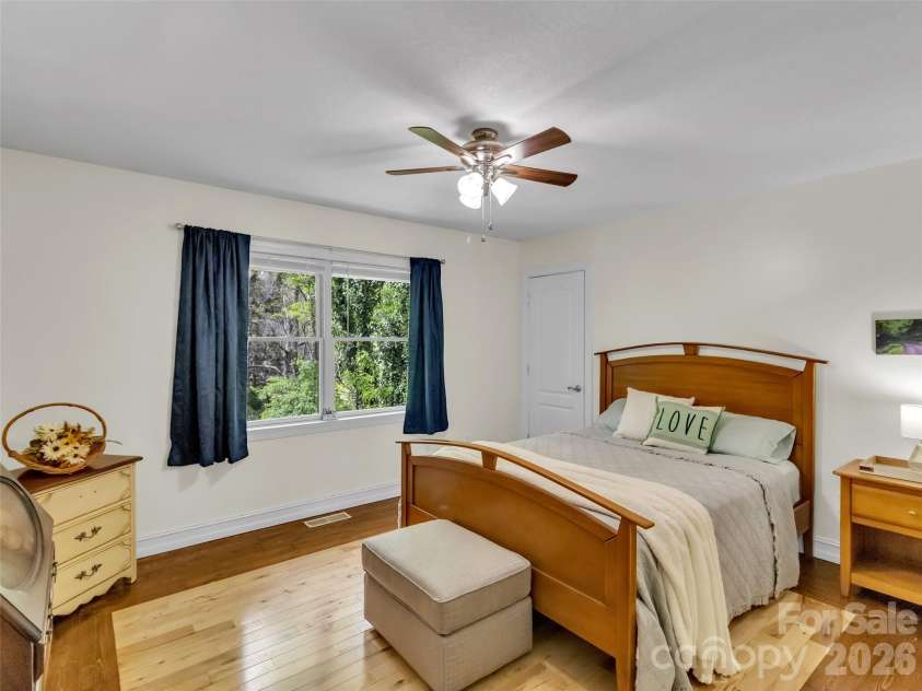 129 Hooper Haven Drive, Waynesville, NC 28786.  MLS# CAR4374067, YatesRealty ID 15008. 