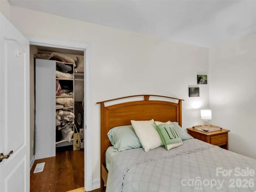 129 Hooper Haven Drive, Waynesville, NC 28786.  MLS# CAR4374067, YatesRealty ID 15008. 