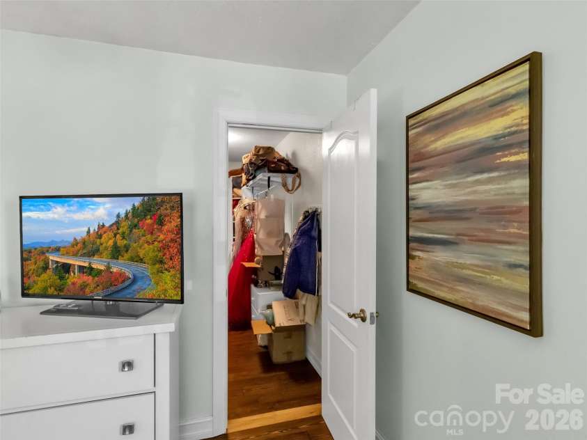 129 Hooper Haven Drive, Waynesville, NC 28786.  MLS# CAR4374067, YatesRealty ID 15008. 