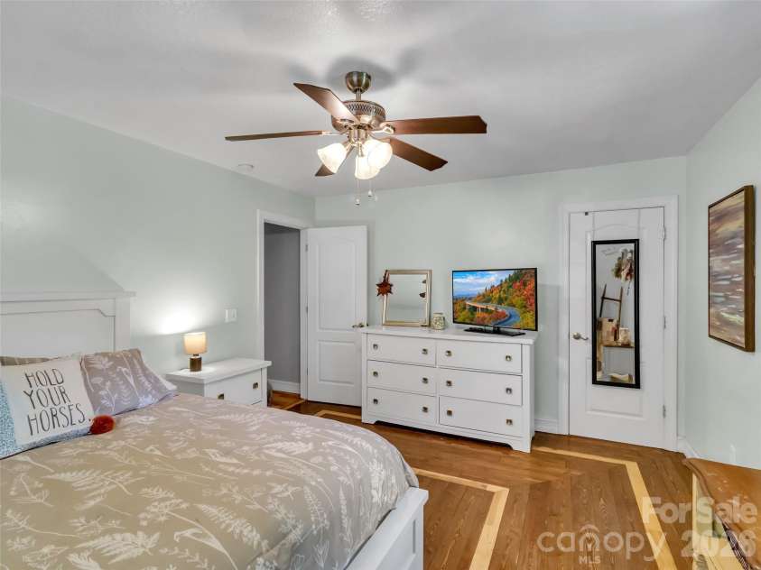 129 Hooper Haven Drive, Waynesville, NC 28786.  MLS# CAR4374067, YatesRealty ID 15008. 