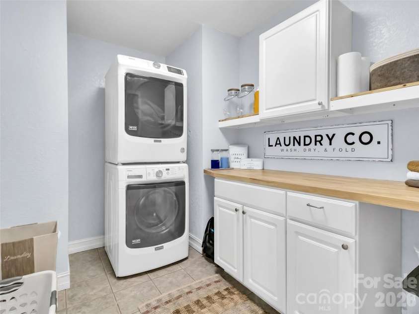 129 Hooper Haven Drive, Waynesville, NC 28786.  MLS# CAR4374067, YatesRealty ID 15008. 