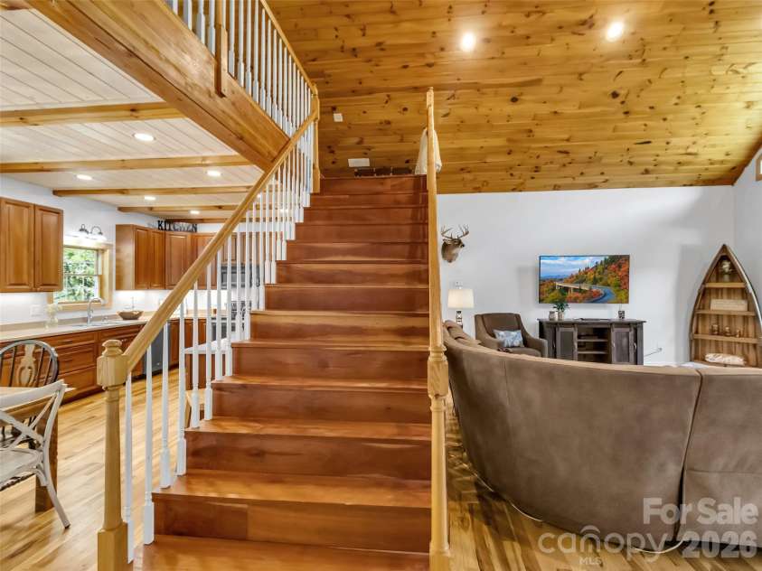 129 Hooper Haven Drive, Waynesville, NC 28786.  MLS# CAR4374067, YatesRealty ID 15008. 