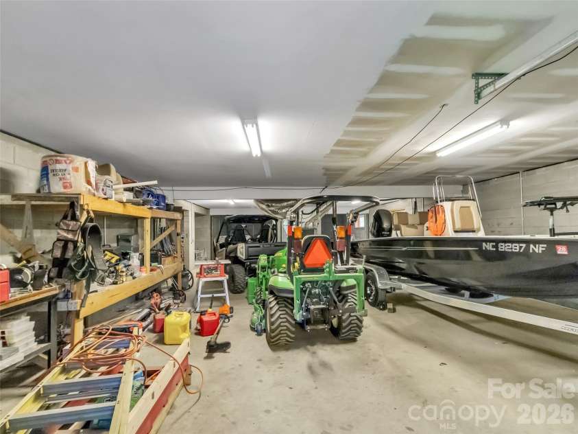 129 Hooper Haven Drive, Waynesville, NC 28786.  MLS# CAR4374067, YatesRealty ID 15008. 
