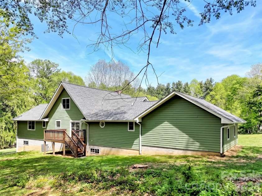 129 Hooper Haven Drive, Waynesville, NC 28786.  MLS# CAR4374067, YatesRealty ID 15008. 