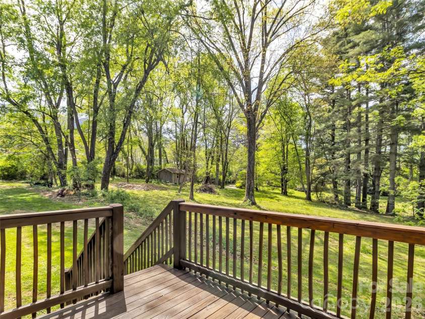 129 Hooper Haven Drive, Waynesville, NC 28786.  MLS# CAR4374067, YatesRealty ID 15008. 