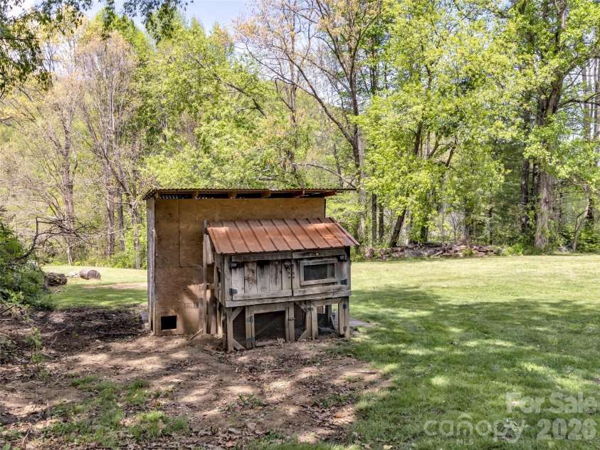 129 Hooper Haven Drive, Waynesville, NC 28786.  MLS# CAR4374067, YatesRealty ID 15008. 